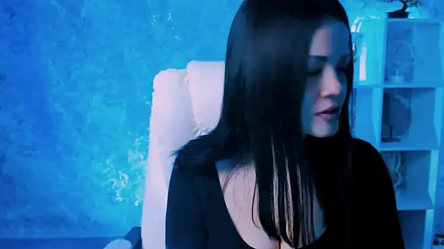 karolina robinson online show from April 4, 8:01 am