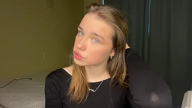 EarthaStinett online show from April 2, 11:30 am