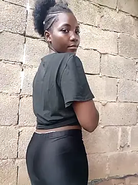 Snapshot of Bald_gee chatting on February 17, 6:32 am Bald gee online show from February 17, 6:32 am