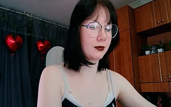 Snapshot of marty_bree chatting on February 25, 1:43 pm marty bree online show from February 25, 1:43 pm