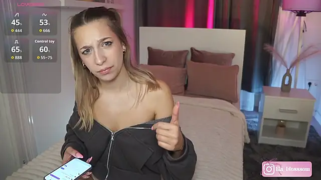 Snapshot of LilaaBlossom chatting on February 13, 4:25 pm LilaaBlossom online show from February 13, 4:25 pm