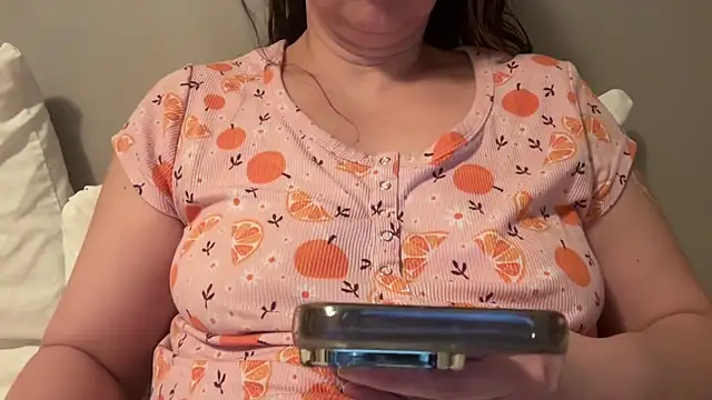 Snapshot of ShyFlameLive chatting on February 1, 12:20 am ShyFlameLive online show from February 1, 12:20 am