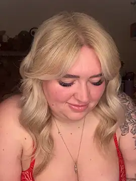 Snapshot of TwoWayT_xx chatting on February 15, 12:07 am TwoWayT xx online show from February 15, 12:07 am