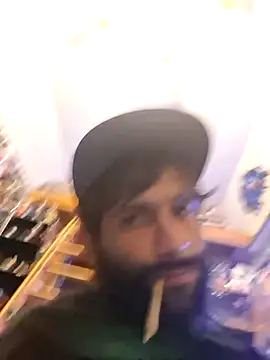 TrndSettr online show from February 14, 8:44 am