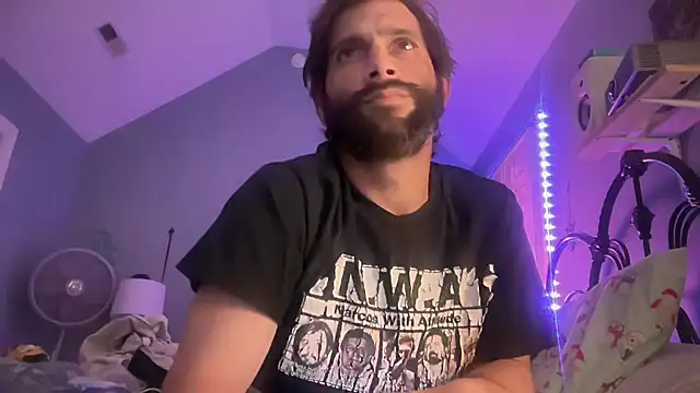 TrndSettr online show from March 31, 11:49 pm