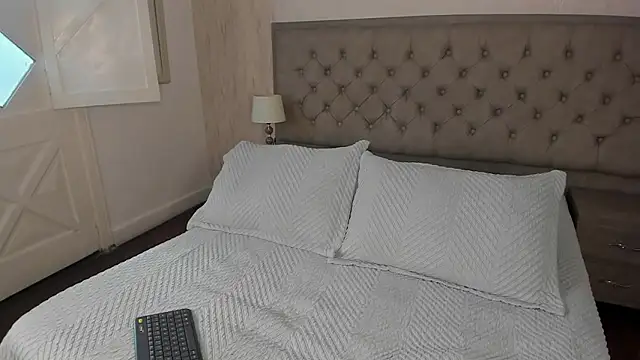 Sienna brunette online show from February 3, 1:16 pm