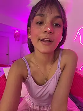 Snapshot of Kitty_madness chatting on February 17, 8:26 pm Kitty madness online show from February 17, 8:26 pm