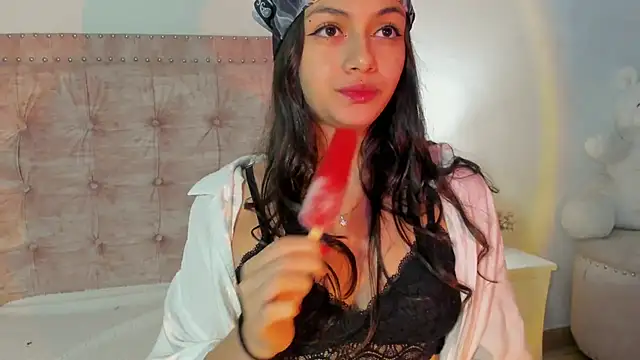 Jennifer Lee  online show from February 17, 10:01 am