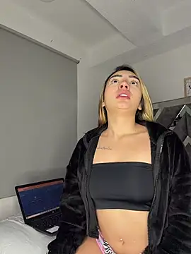 Snapshot of KimCollinss chatting on February 13, 1:34 am KimCollinss online show from February 13, 1:34 am