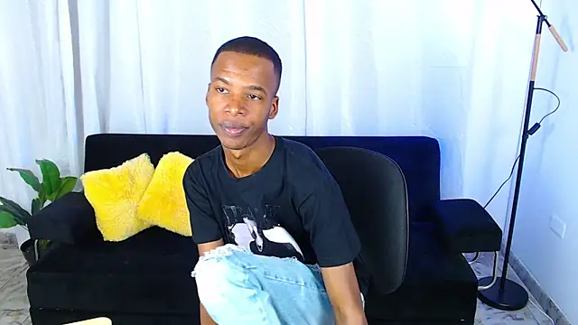 Snapshot of gusy_18 chatting on February 4, 8:25 pm gusy 18 online show from February 4, 8:25 pm