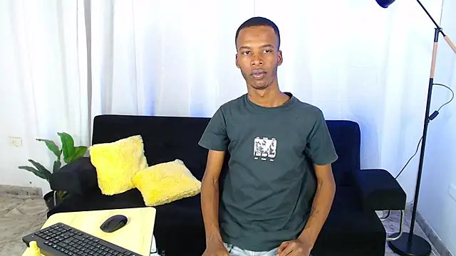 Snapshot of gusy_18 chatting on February 7, 8:56 pm gusy 18 online show from February 7, 8:56 pm