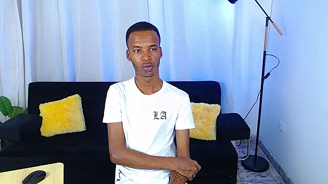 Snapshot of gusy_18 chatting on February 18, 8:27 pm gusy 18 online show from February 18, 8:27 pm