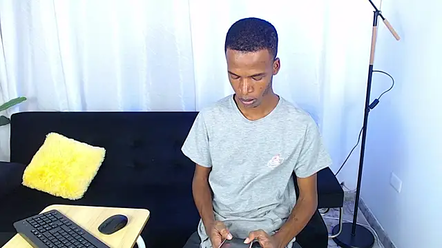 Snapshot of gusy_18 chatting on March 2, 8:26 pm gusy 18 online show from March 2, 8:26 pm