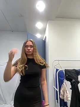 Snapshot of MonicaWestt chatting on February 8, 7:34 am MonicaWestt online show from February 8, 7:34 am