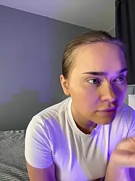 Snapshot of MonicaWestt chatting on February 19, 6:42 am MonicaWestt online show from February 19, 6:42 am