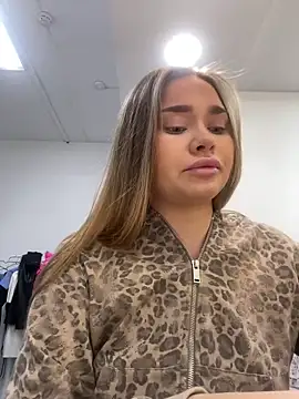 Snapshot of MonicaWestt chatting on February 27, 6:24 am MonicaWestt online show from February 27, 6:24 am