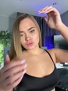 Snapshot of MonicaWestt chatting on March 1, 6:48 am MonicaWestt online show from March 1, 6:48 am