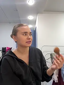 Snapshot of MonicaWestt chatting on March 2, 6:36 am MonicaWestt online show from March 2, 6:36 am