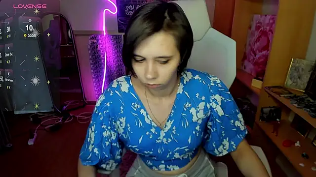 Snapshot of Scarlet_Sirenn chatting on February 15, 8:13 am Scarlet Sirenn online show from February 15, 8:13 am