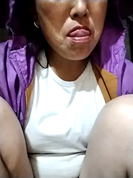 Snapshot of Tina-beo chatting on May 1, 12:04 am Tina-beo online show from May 1, 12:04 am