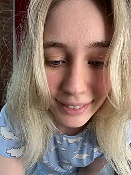 LovelyMiu online show from February 12, 11:27 am