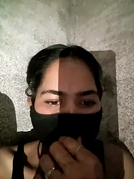 Snapshot of Sunali_Bendre chatting on April 27, 2:48 pm Sunali Bendre online show from April 27, 2:48 pm