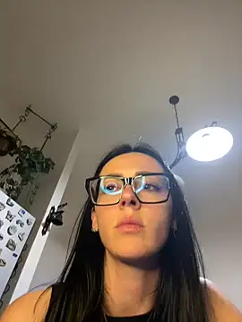 Snapshot of alibi_room chatting on May 3, 9:21 pm alibi room online show from May 3, 9:21 pm