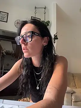 Snapshot of alibi_room chatting on June 2, 1:35 pm alibi room online show from June 2, 1:35 pm