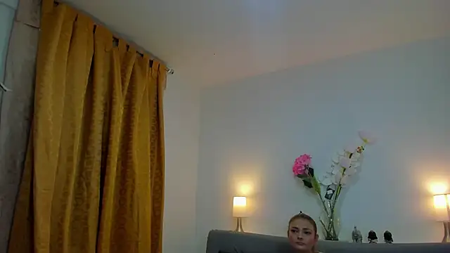 Snapshot of roxana_sinsx chatting on February 7, 12:25 am roxana sinsx online show from February 7, 12:25 am