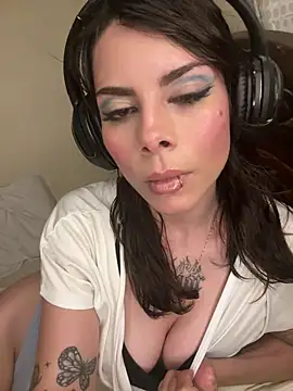 Snapshot of Isalove99 chatting on February 13, 4:30 am Isalove99 online show from February 13, 4:30 am