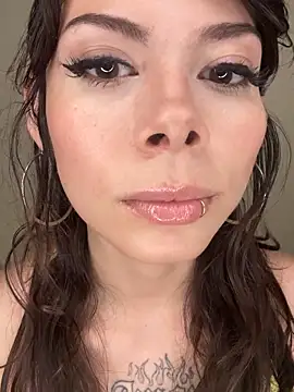 Isalove99 online show from March 10, 4:01 pm