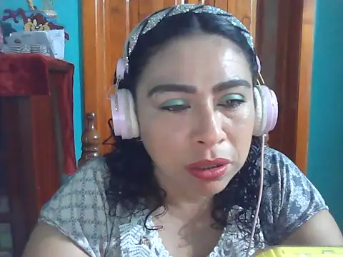 Snapshot of DalilahMx chatting on June 22, 6:16 pm DalilahMx online show from June 22, 6:16 pm