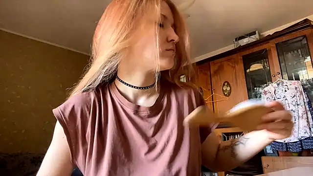 Snapshot of LaureenVielma chatting on April 1, 8:26 am LaureenVielma online show from April 1, 8:26 am