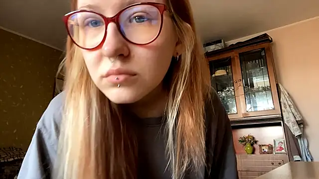 Snapshot of LaureenVielma chatting on April 8, 7:30 am LaureenVielma online show from April 8, 7:30 am