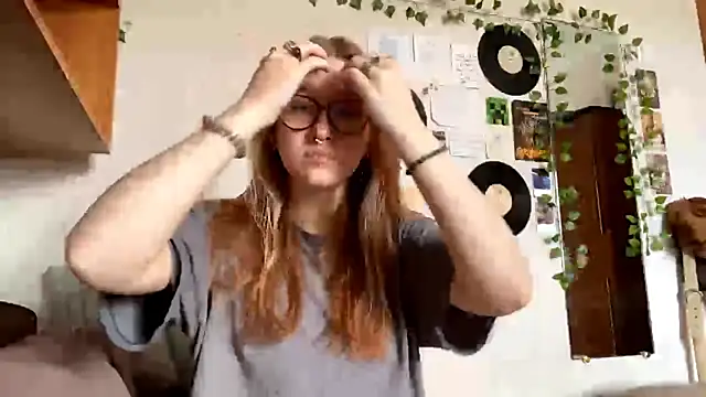 Snapshot of LaureenVielma chatting on April 9, 8:20 am LaureenVielma online show from April 9, 8:20 am