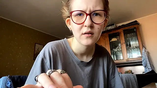 Snapshot of LaureenVielma chatting on April 11, 6:18 am LaureenVielma online show from April 11, 6:18 am