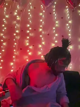 Snapshot of magic_man1085 chatting on February 12, 3:18 pm magic man1085 online show from February 12, 3:18 pm