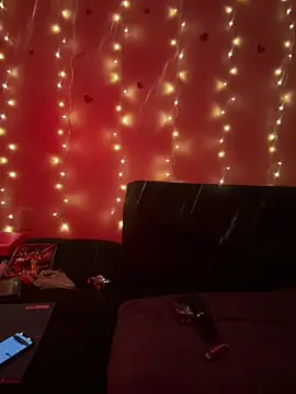 Snapshot of magic_man1085 chatting on February 14, 6:32 am magic man1085 online show from February 14, 6:32 am