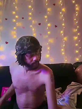 Snapshot of magic_man1085 chatting on February 19, 5:25 am magic man1085 online show from February 19, 5:25 am