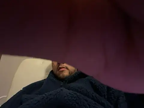 Snapshot of latinocalientehot chatting on February 1, 12:42 am latinocalientehot online show from February 1, 12:42 am