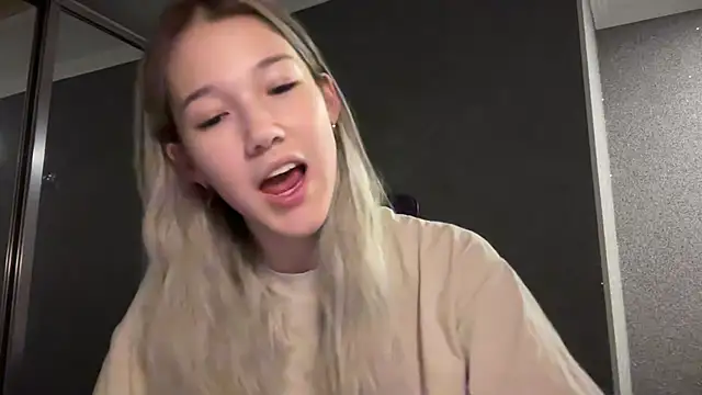 lilXdomiii online show from March 13, 7:42 pm