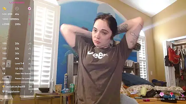 Snapshot of ahungkittykat chatting on April 17, 11:08 pm ahungkittykat online show from April 17, 11:08 pm