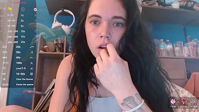 Snapshot of ahungkittykat chatting on May 15, 6:48 pm ahungkittykat online show from May 15, 6:48 pm
