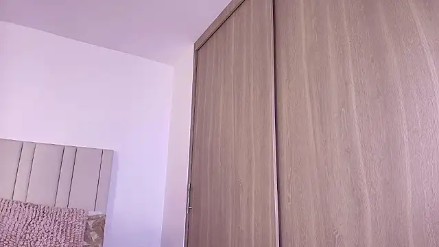 Anna-Lynn online show from March 8, 2:04 am