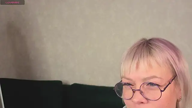 Ann Annise online show from March 5, 1:01 am