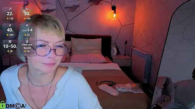 Ann Annise online show from July 22, 1:08 am