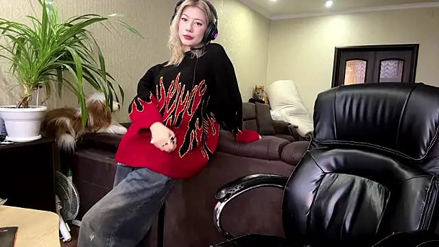 Snapshot of LadyFoxLove chatting on February 3, 10:42 am LadyFoxLove online show from February 3, 10:42 am