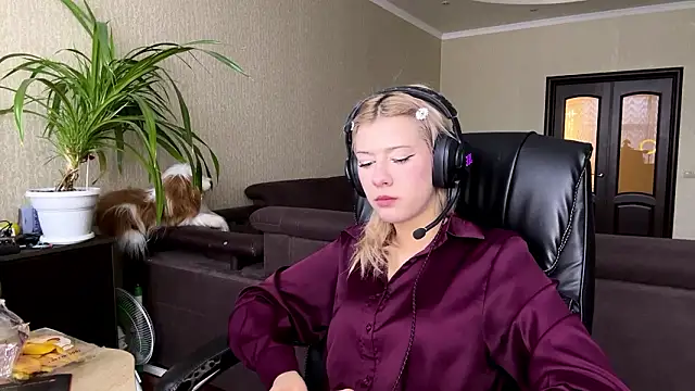 Snapshot of LadyFoxLove chatting on February 4, 10:21 am LadyFoxLove online show from February 4, 10:21 am