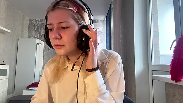 Snapshot of LadyFoxLove chatting on February 11, 11:26 am LadyFoxLove online show from February 11, 11:26 am