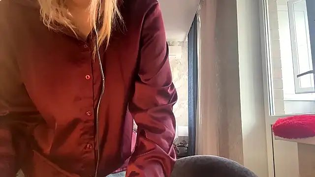 Snapshot of LadyFoxLove chatting on February 20, 11:43 am LadyFoxLove online show from February 20, 11:43 am